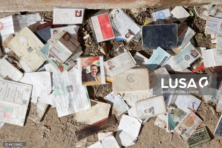 Síria: Retratos do presidente deposto Bashar al-Assad 