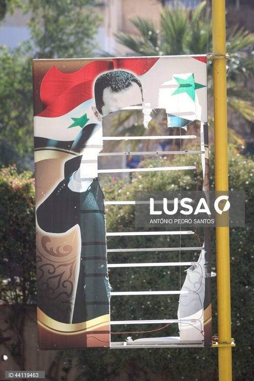 Síria: Retratos do presidente deposto Bashar al-Assad 