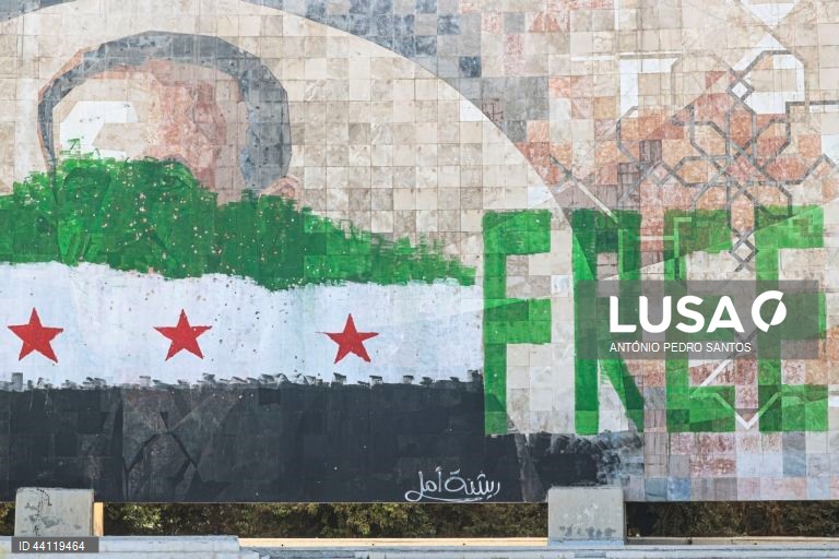 Síria: Retratos do presidente deposto Bashar al-Assad 