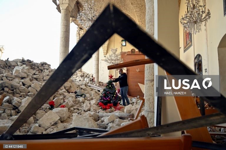 Líbano: Preparativos para o Natal na Igreja de S. Jorge atingida por ataques israelitas