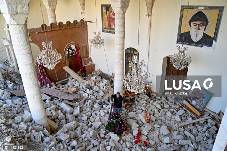 Líbano: Preparativos para o Natal na Igreja de S. Jorge atingida por ataques israelitas