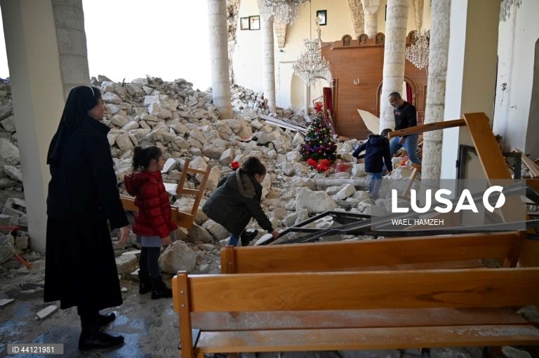 Líbano: Preparativos para o Natal na Igreja de S. Jorge atingida por ataques israelitas
