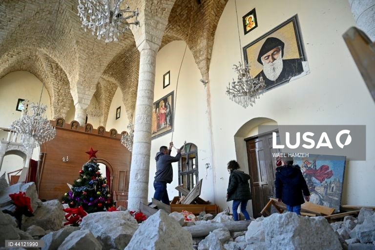 Líbano: Preparativos para o Natal na Igreja de S. Jorge atingida por ataques israelitas