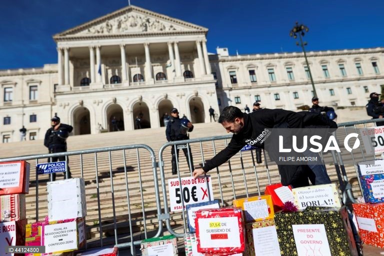 Marcha dos bombeiros sapadores em Lisboa