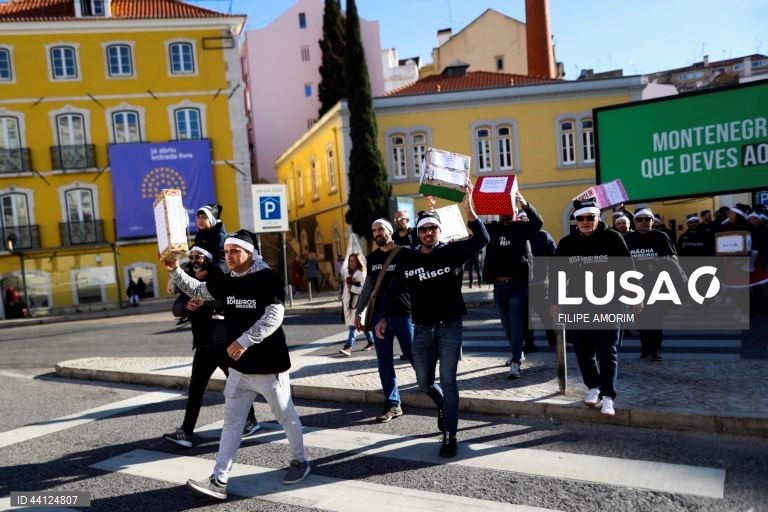 Marcha dos bombeiros sapadores em Lisboa