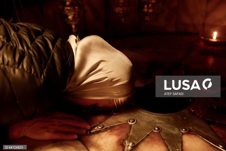 Cisjordânia: Peregrinos visitam a Igreja da Natividade em Belém