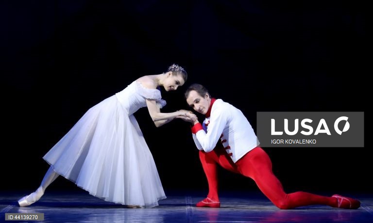 Quirguistão: Bailado "O Quebra-Nozes" em Bishkek