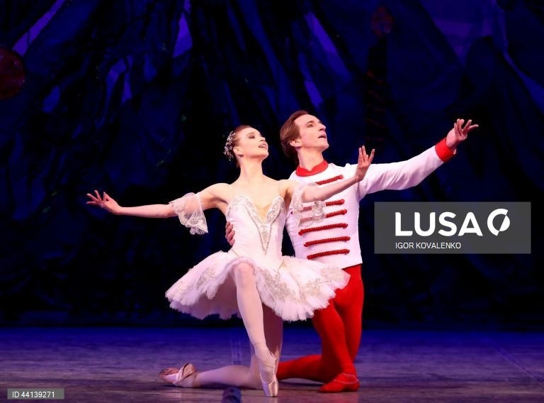 Quirguistão: Bailado "O Quebra-Nozes" em Bishkek