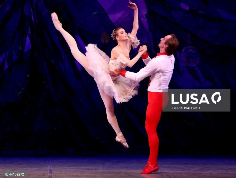 Quirguistão: Bailado "O Quebra-Nozes" em Bishkek