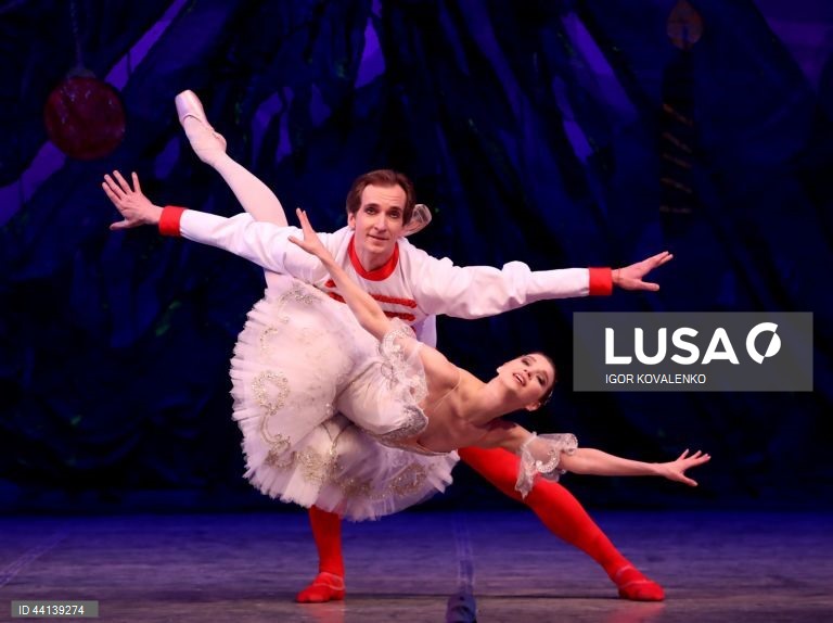 Quirguistão: Bailado "O Quebra-Nozes" em Bishkek