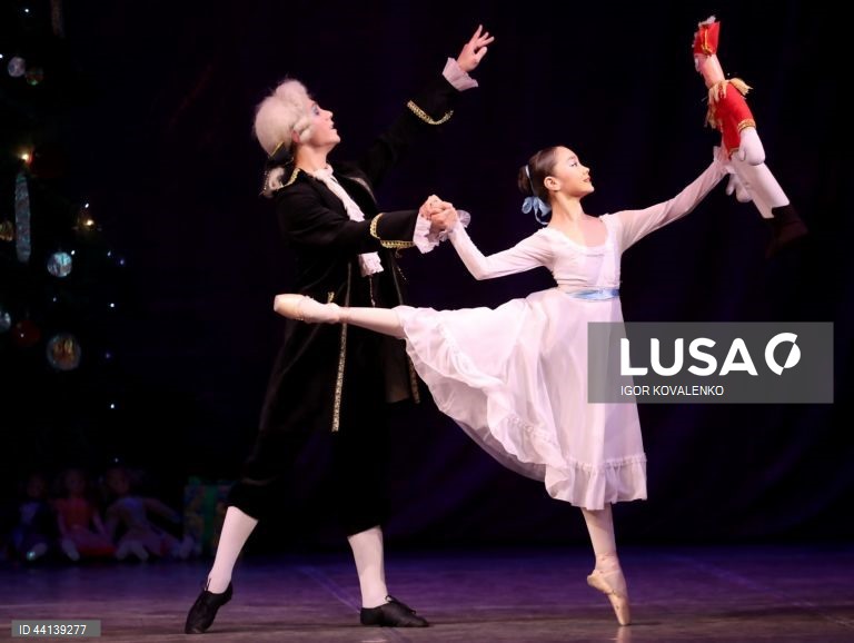 Quirguistão: Bailado "O Quebra-Nozes" em Bishkek