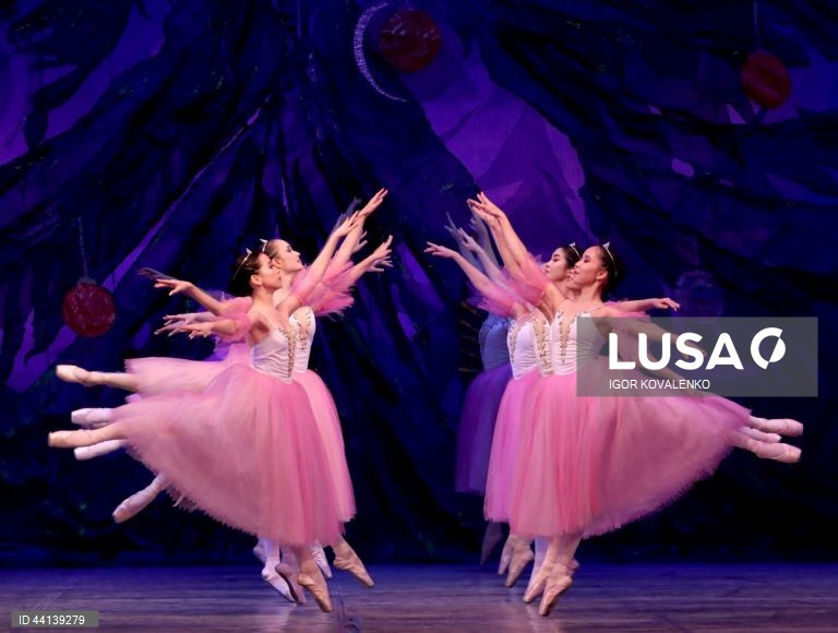Quirguistão: Bailado "O Quebra-Nozes" em Bishkek