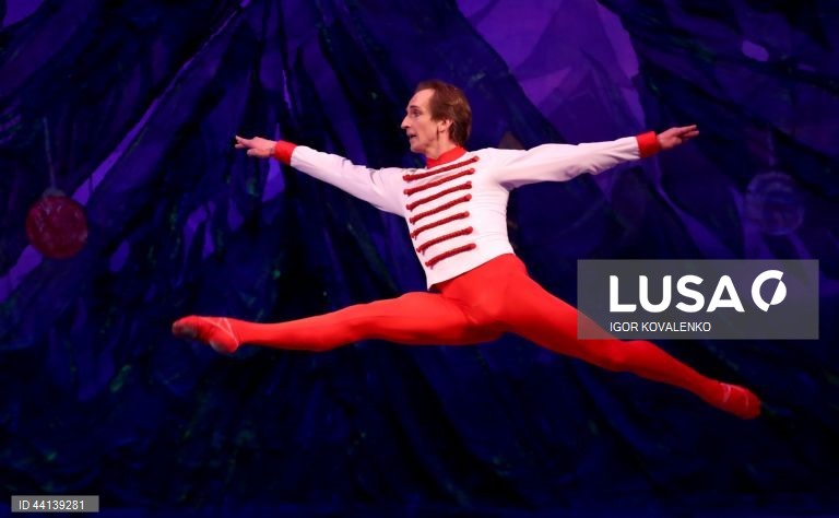 Quirguistão: Bailado "O Quebra-Nozes" em Bishkek