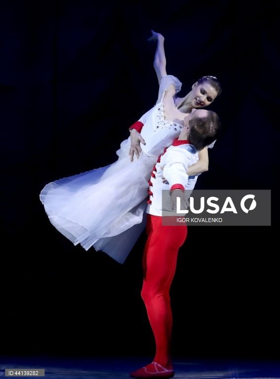 Quirguistão: Bailado "O Quebra-Nozes" em Bishkek