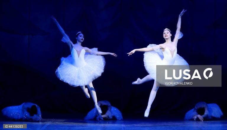 Quirguistão: Bailado "O Quebra-Nozes" em Bishkek