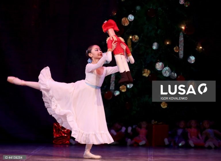 Quirguistão: Bailado "O Quebra-Nozes" em Bishkek