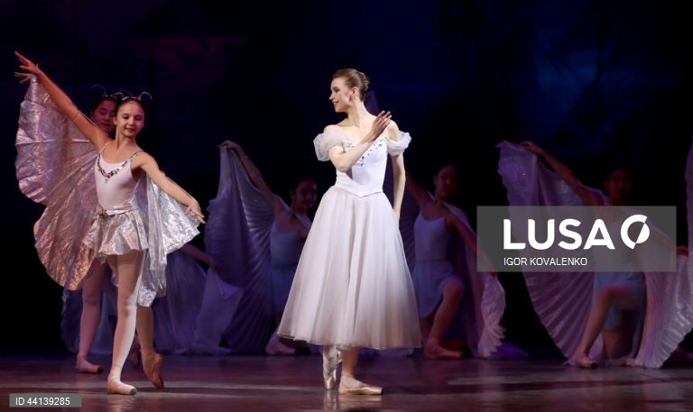 Quirguistão: Bailado "O Quebra-Nozes" em Bishkek