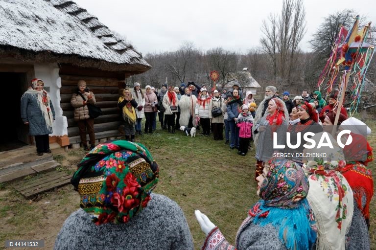 Ucrânia: Celebrações do Natal ortodoxo na aldeia de Pyrogovo
