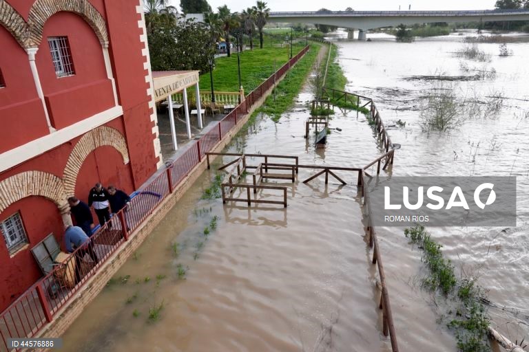 Espanha: centenas de pessoas retiradas das suas zonas devido à tempestade Jana