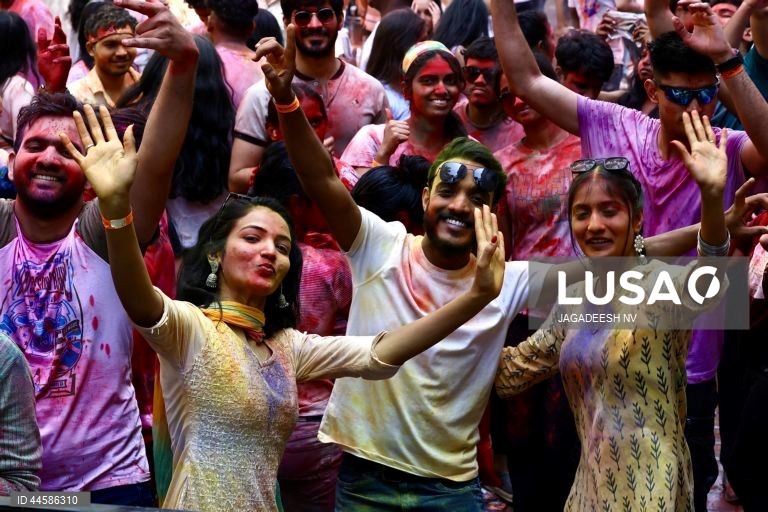 Bangalore: Festival das cores Holi