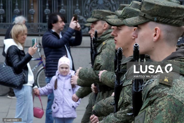 Ensaio do desfile do Dia da Vitória em São Petersburgo