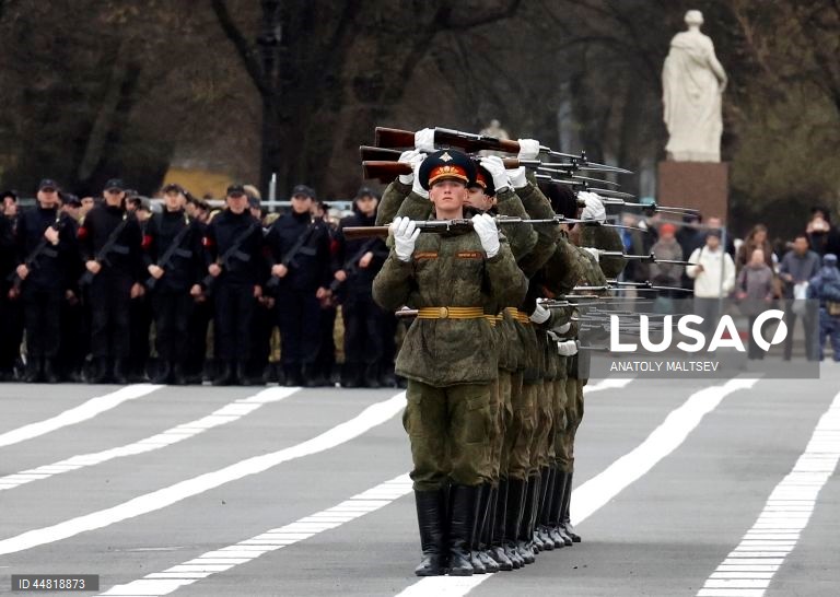 Ensaio do desfile do Dia da Vitória em São Petersburgo