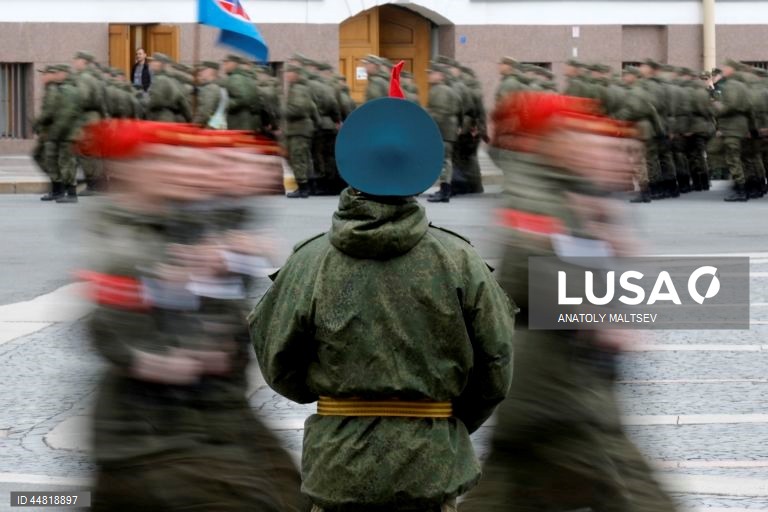 Ensaio do desfile do Dia da Vitória em São Petersburgo