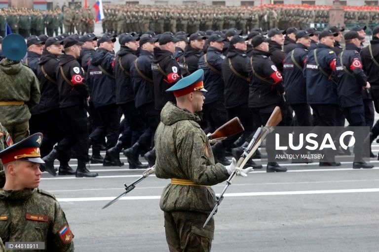 Ensaio do desfile do Dia da Vitória em São Petersburgo
