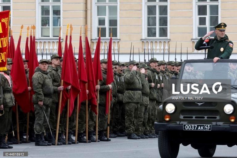 Ensaio do desfile do Dia da Vitória em São Petersburgo