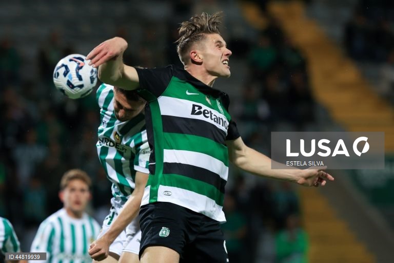  O Sporting voltou a vencer hoje o Rio Ave, agora por 2-1, em Paços de Ferreira, e apurou-se para a final da Taça de Portugal em futebol, com um agregado de 4-1.