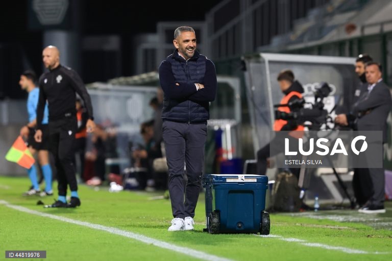  O Sporting voltou a vencer hoje o Rio Ave, agora por 2-1, em Paços de Ferreira, e apurou-se para a final da Taça de Portugal em futebol, com um agregado de 4-1.