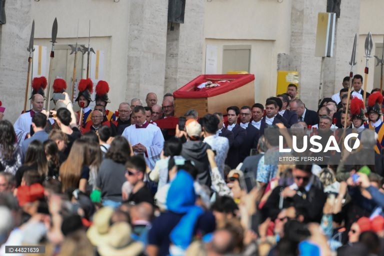 Cerimónia de trasladação do corpo de Francisco para a basílica de São Pedro