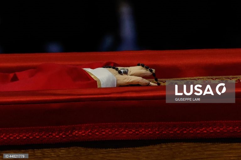 Cerimónia de trasladação do corpo de Francisco para a basílica de São Pedro