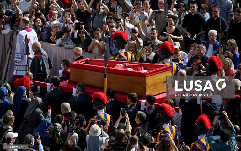 Cerimónia de trasladação do corpo de Francisco para a basílica de São Pedro