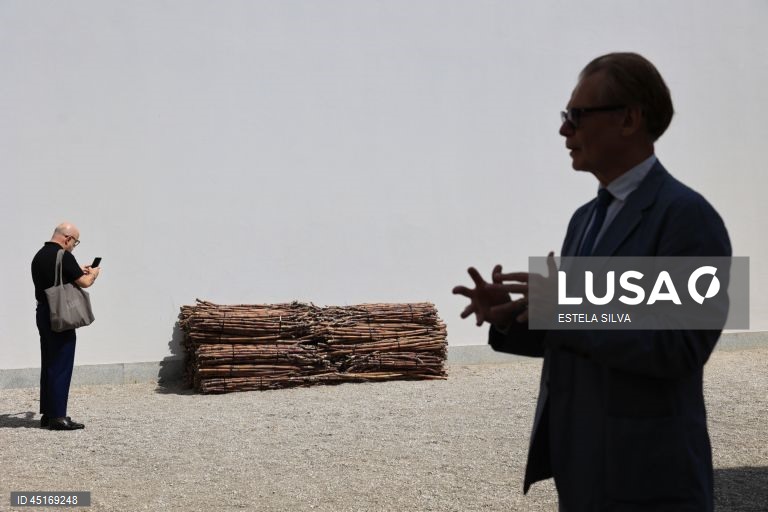 Serralves: Visita de imprensa à exposição "Provas Materiais" 