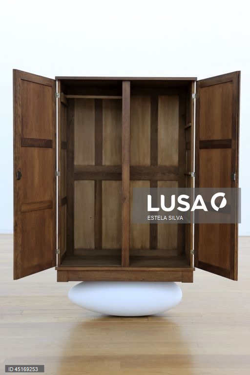 Serralves: Visita de imprensa à exposição "Provas Materiais" 