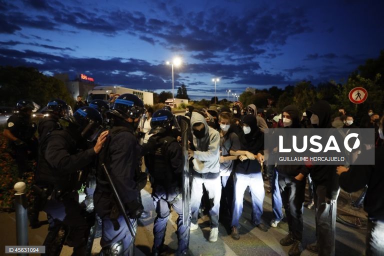 Protestos de «bloqueio total» espalham-se pela França