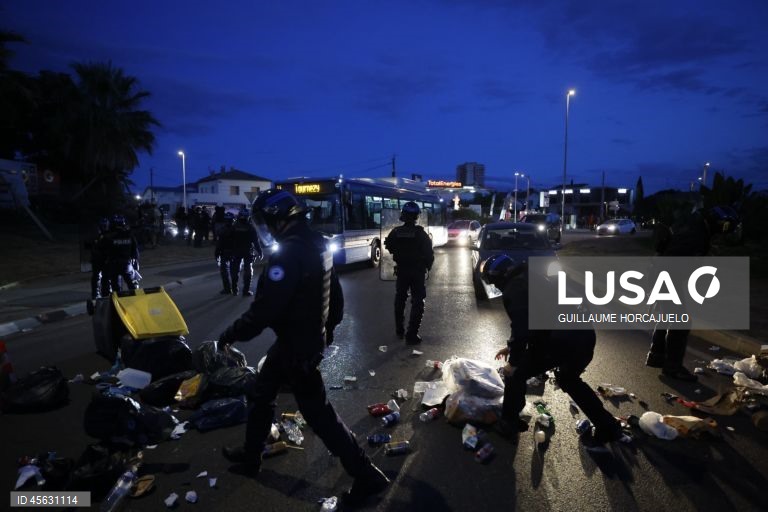 Protestos de «bloqueio total» espalham-se pela França
