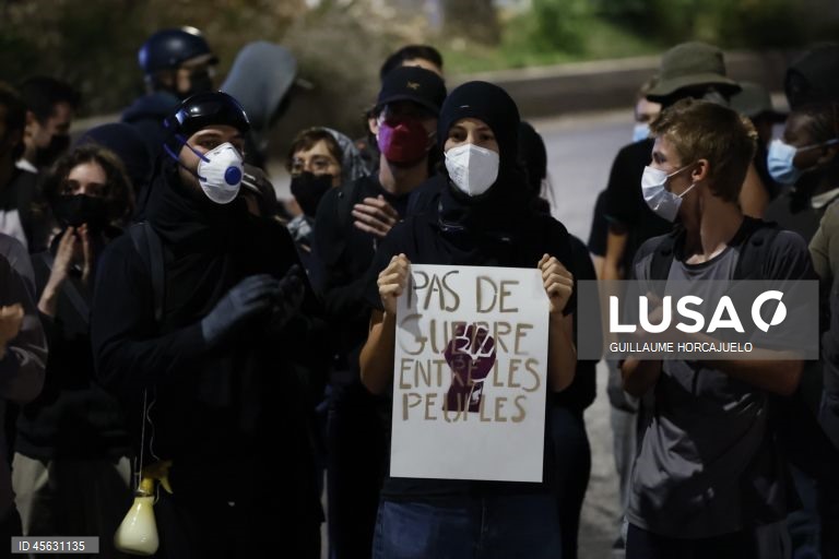 Protestos de «bloqueio total» espalham-se pela França