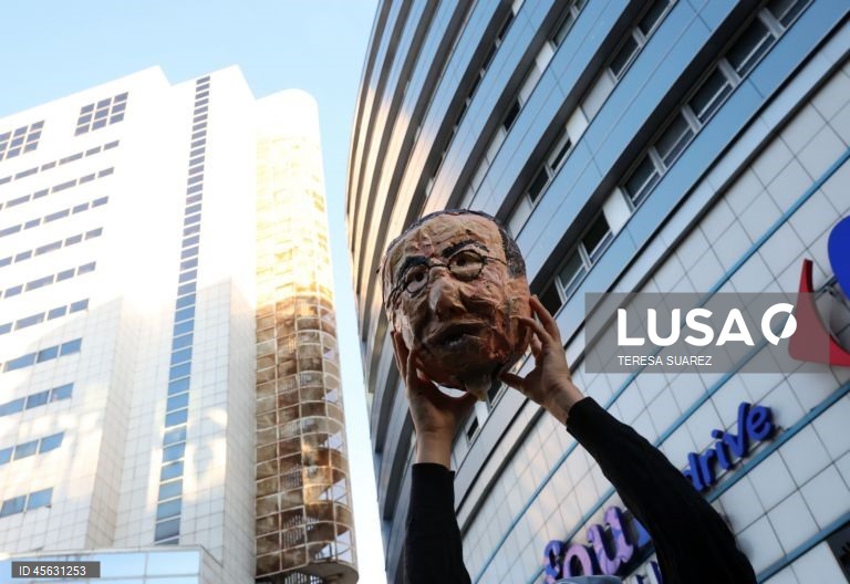 Protestos de «bloqueio total» espalham-se pela França