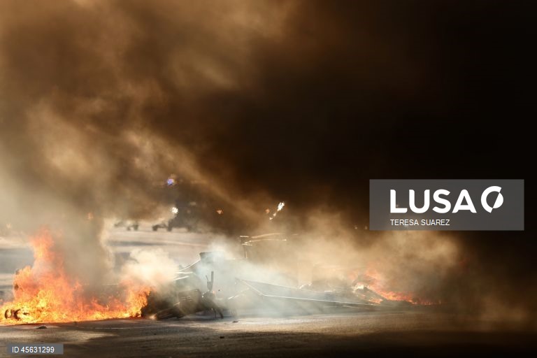 Protestos de «bloqueio total» espalham-se pela França