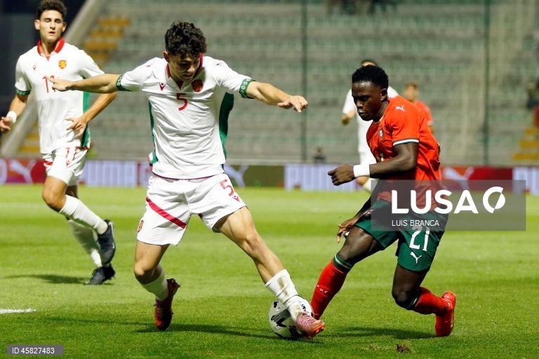 A seleção portuguesa conservou hoje a liderança do Grupo B de apuramento para o europeu de futebol de sub-21, ao vencer 3-0 na receção à Bulgária, em jogo disputado em Portimão.