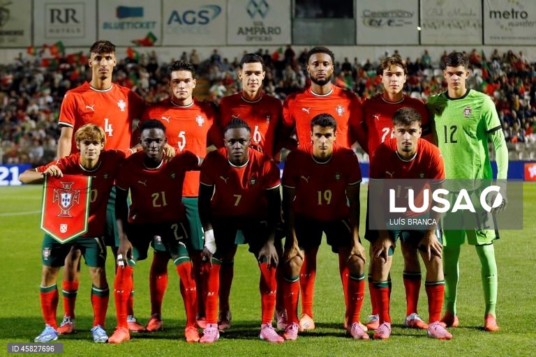 A seleção portuguesa conservou hoje a liderança do Grupo B de apuramento para o europeu de futebol de sub-21, ao vencer 3-0 na receção à Bulgária, em jogo disputado em Portimão.