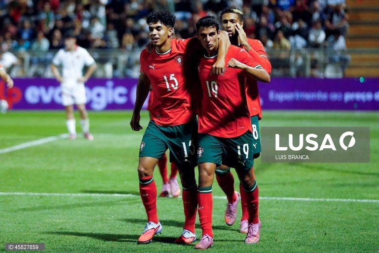 A seleção portuguesa conservou hoje a liderança do Grupo B de apuramento para o europeu de futebol de sub-21, ao vencer 3-0 na receção à Bulgária, em jogo disputado em Portimão.