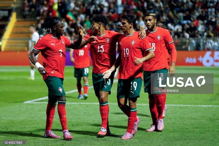 A seleção portuguesa conservou hoje a liderança do Grupo B de apuramento para o europeu de futebol de sub-21, ao vencer 3-0 na receção à Bulgária, em jogo disputado em Portimão.