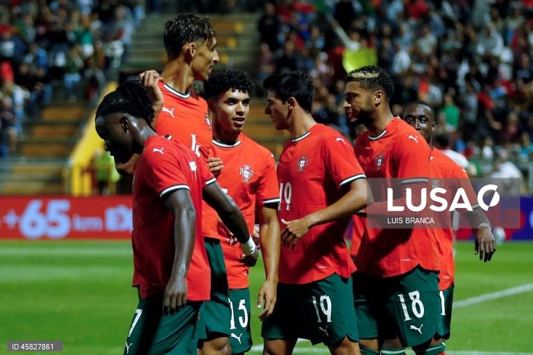 A seleção portuguesa conservou hoje a liderança do Grupo B de apuramento para o europeu de futebol de sub-21, ao vencer 3-0 na receção à Bulgária, em jogo disputado em Portimão.