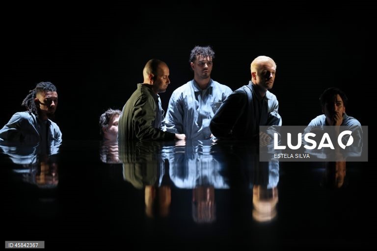 Teatro: Ensaio de imprensa de “al mada nada” de Ricardo Pais