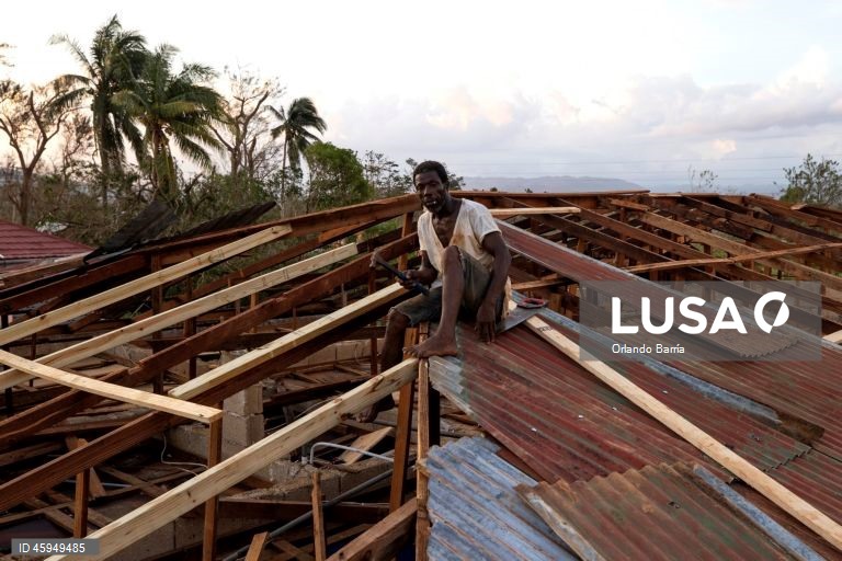 Jamaica: Pelo menos 19 mortos e mais de 70% do país sem energia elétrica após a passagem do furacão Melissa.