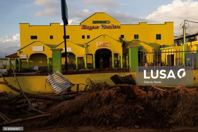 Jamaica: Pelo menos 19 mortos e mais de 70% do país sem energia elétrica após a passagem do furacão Melissa.