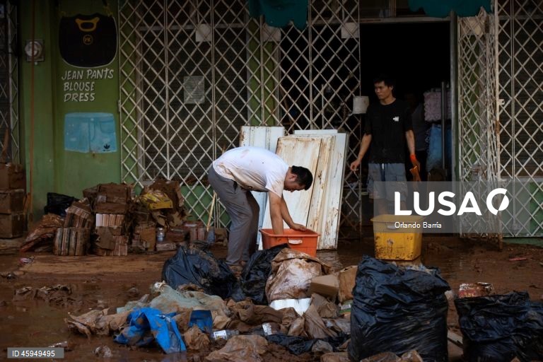 Jamaica: Pelo menos 19 mortos e mais de 70% do país sem energia elétrica após a passagem do furacão Melissa.